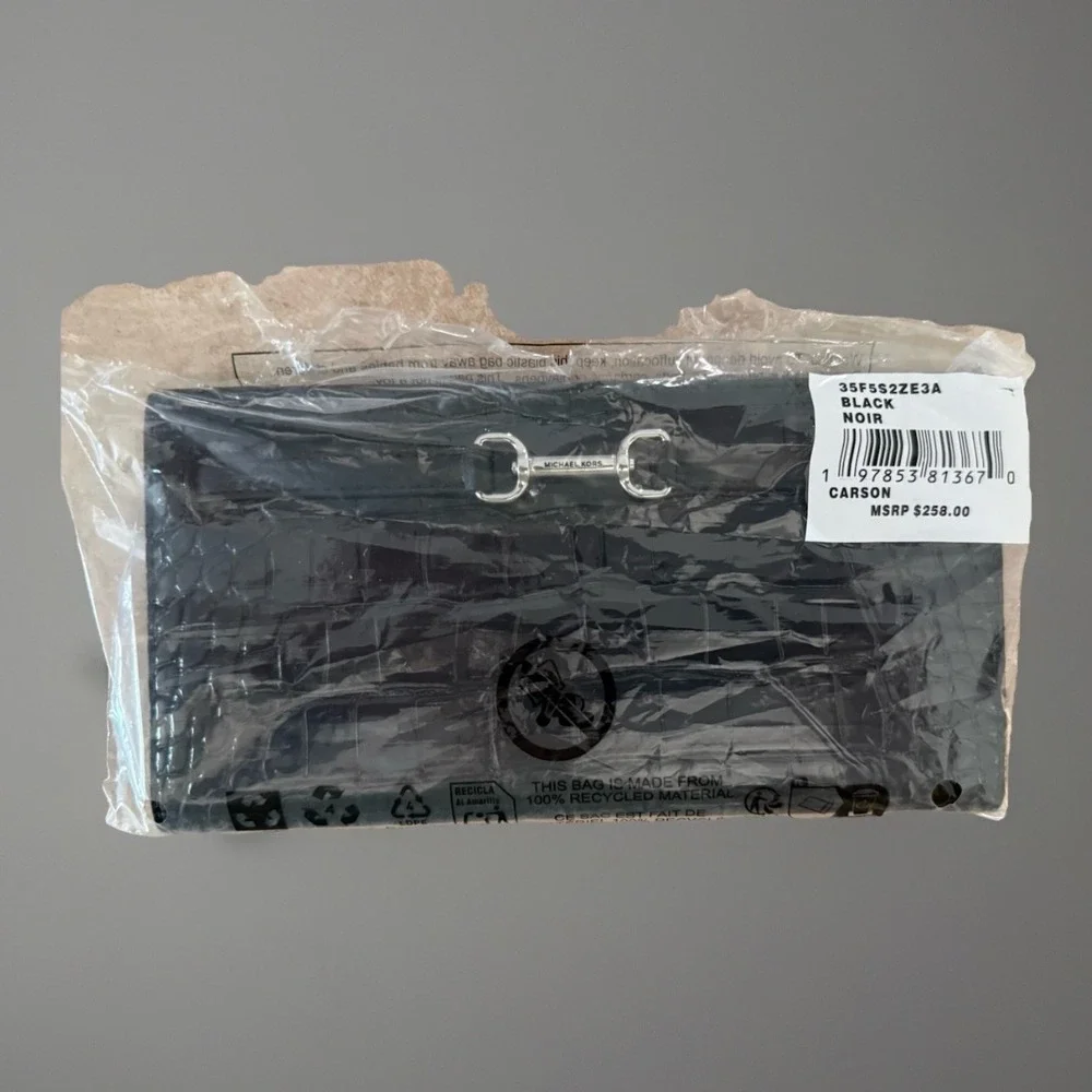 NWT Michael Kors Carson Large Patent Crocodile Embossed Wallet In Black - Picture 6 of 7